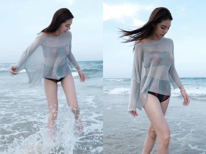 
Hoa hậu Jolie Nguyễn lại biến chiếc áo đan lưới nhuyễn thành áo khoác ngoài cho bộ bikini thêm phần bắt mắt.