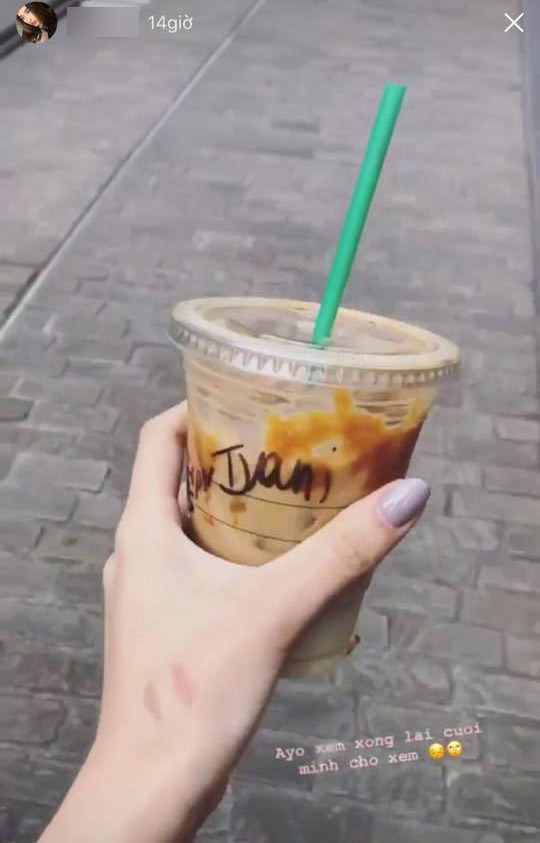 
Trên trang story của Instagram, cả hai đều đăng tải bức ảnh với khung cảnh, chú thích giống hệt nhau. - Tin sao Viet - Tin tuc sao Viet - Scandal sao Viet - Tin tuc cua Sao - Tin cua Sao