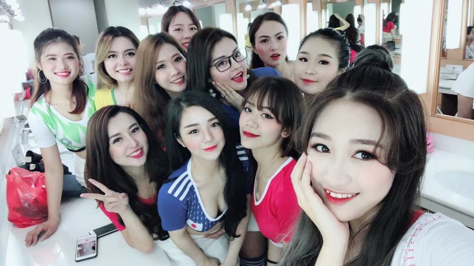 CĐM phát sốt với 32 cô gái Việt xinh đẹp, đại diện cho 32 đội tuyển tham gia World Cup 2018