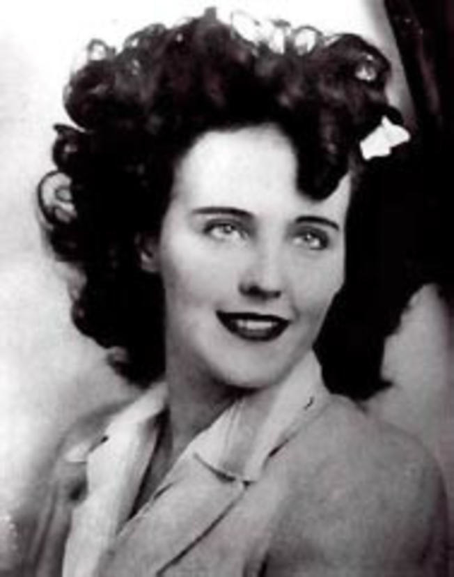 Elizabeth Short, nạn nhân của vụ án bí ẩn "Thược dược đen" từng ghé chân tới Cecil trước khi cái xác bị cưa đôi của cô được phát hiện gần đại lộ Norton
Elizabeth Short, nạn nhân của vụ án bí ẩn "Thược dược đen" từng ghé chân tới Cecil trước khi cái xác bị cưa đôi của cô được phát hiện gần đại lộ Norton