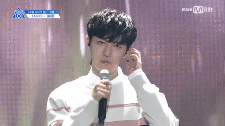 We usually see idols take off their earpieces on stage, but not everybody understand why they do it.