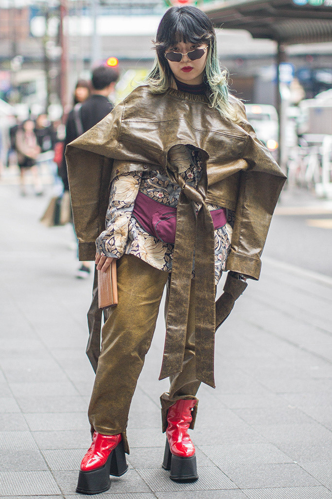 Tokyo Fashion Week 2019 gây sốt với những bộ trang phục dị hợm của giới trẻ