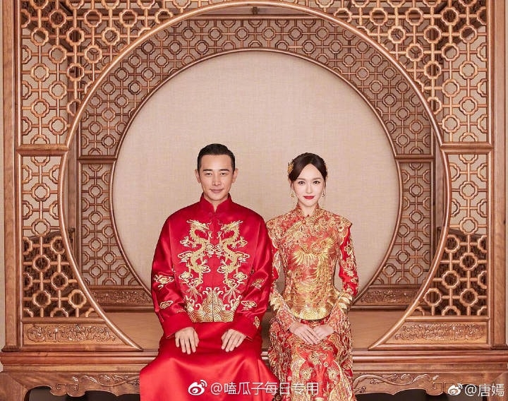 
Váy cưới truyền thống của La Tấn và Đường Yên.