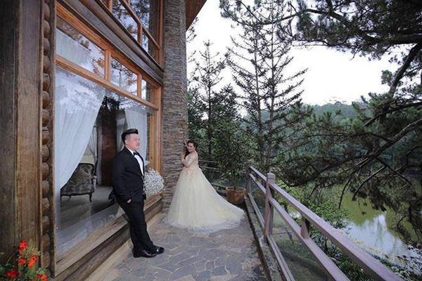 
Chiếc váy cưới khiến cô dâu nhìn mũm mĩm hơn mức cần thiết