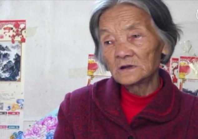 
Bà Wei kể về hành trình 12 năm qua của hai mẹ con mình 