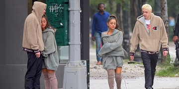 Hậu bạn trai cũ qua đời, Ariana Grande lần đầu xuất hiện thất thần, xơ xác trên phố Hậu bạn trai cũ qua đời, Ariana Grande lần đầu xuất hiện thất thần, xơ xác trên phố