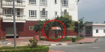 Khởi tố vụ án đặt 10 quả mìn tại cây ATM dưới chung cư khiến hàng trăm người dân sơ tán khẩn cấp Khởi tố vụ án đặt 10 quả mìn tại cây ATM dưới chung cư khiến hàng trăm người dân sơ tán khẩn cấp