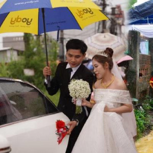Cô dâu chú rể ở Quảng Ngãi tất bật tổ chức đám cưới "chạy bão" Noru