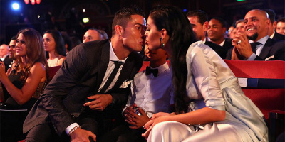 Đập tan tin đồn rạn nứt, Ronaldo say đắm cùng Georgina trong lễ nhận giải The Best