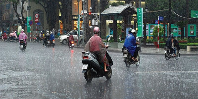 Sài Gòn mưa rải rác cả buổi sáng, trời se lạnh do ảnh hưởng bão số 14