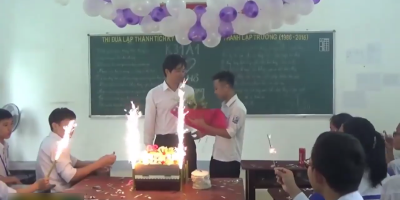 Cư dân mạng "tan chảy" với màn chúc mừng sinh nhật bất ngờ dành cho thầy giáo "hạnh phúc nhất năm"