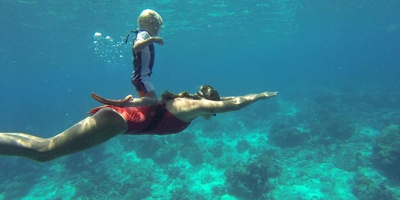 Kinh ngạc cậu bé 3 tuổi có khả năng "tung tăng" dưới biển ở độ sâu 8m trong vòng 20 phút