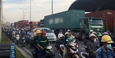 Ngày làm việc cuối cùng của năm: Xa lộ Hà Nội kẹt xe hơn nửa ngày vẫn chưa thông