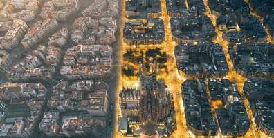 Cảnh tượng hiếm thấy tại Barcelona  - nơi giao thoa giữa ngày và đêm trên Trái Đất