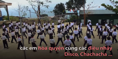 Đến học sinh miền núi giờ đây còn nhảy Disco và Chachacha để lấy hứng thú trước giờ vào học