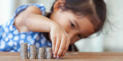 Mách ba mẹ việc dạy con về vấn đề tiền bạc: Làm sao cho đúng?