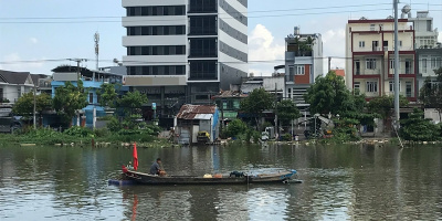 Chìm ghe hơn 100 tấn ở Sài Gòn, 3 người may mắn thoát chết