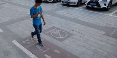 Con đường đi bộ dành riêng cho những người nghiện điện thoại tại Trung Quốc