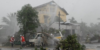 Đêm mai áp thấp nhiệt đới mạnh lên thành bão, nhiều tỉnh miền Trung ban hành lệnh cấm biển