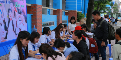TP.HCM: Các thí sinh đổ về làm thủ tục nhập học đại học