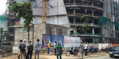 Rơi từ công trình Trung tâm thương mại ở Sài Gòn, 3 công nhân nằm bất động