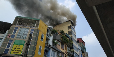 Hà Nội: Lại thêm ngôi nhà 7 tầng bốc cháy dữ dội do đốt vàng mã cúng đầu tháng