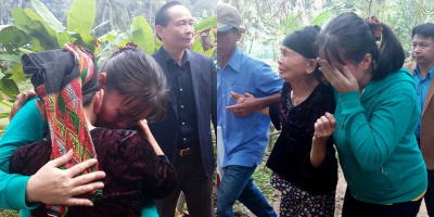 Nữ công nhân òa khóc nức nở sau 16 năm mới được trở về quê hương đón Tết