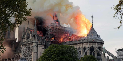 Động thái của Tổng thống Pháp và nhiều tỷ phú khi nhà thờ Đức Bà tan hoang sau biển lửa