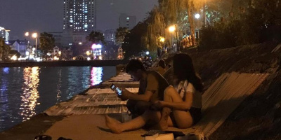 Đi chơi với người yêu, thanh niên mải xem clip 5 phút hot nhất MXH nhận cái kết đắng lòng
