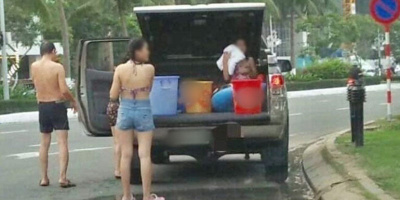 Hồn nhiên đậu xe giữa phố Đà Nẵng tắm, nhóm du khách bị cư dân mạng chỉ trích vì ý thức kém
