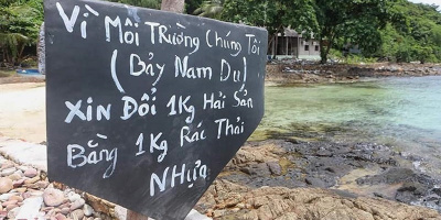 Anh Bảy đảo Nam Du treo biển "đổi rác lấy hải sản", CĐM: "Người dân đã bất lực với du khách"