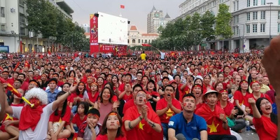 Ngừng chiếu trận đấu của ĐT Việt Nam trên phố đi bộ vì lý do bản quyền