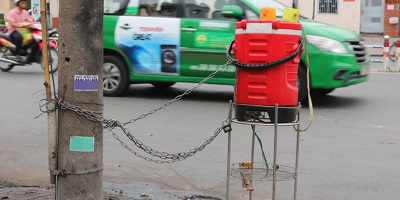 Bình nước đá miễn phí chằng chịt xích khóa ở Sài Gòn vì sợ mất cắp