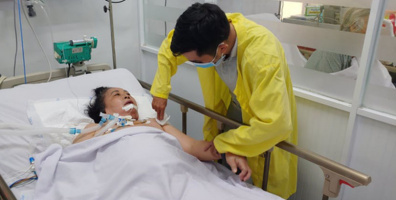 5 năm chăm cha bị tai biến, mẹ bị bệnh tim, con trai không dám lấy vợ