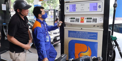 Từ 15h chiều ngày 29/3, giá xăng giảm mạnh xuống mức 12 nghìn/lít