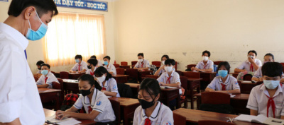 TP. Hồ Chí Minh cân nhắc sử dụng vách ngăn giữa các bàn học