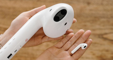 Sự thật về chiếc AirPods "siêu to khổng lồ" được giới trẻ săn đón