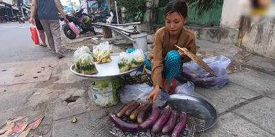 Món cà tím nướng bán lề đường Sài Gòn: Một ngày tiêu thụ hơn 100kg