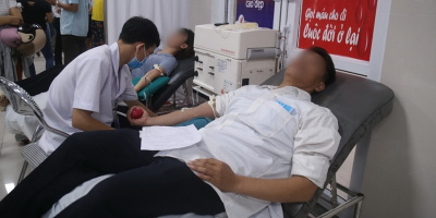 Xúc động cảnh hàng trăm người đi hiến máu cứu bệnh nhân ở Quảng Bình