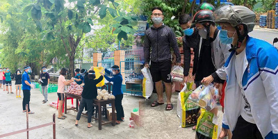 Chủ trọ cùng nhiều người ở Đà Nẵng hỗ trợ sinh viên vượt qua mùa dịch