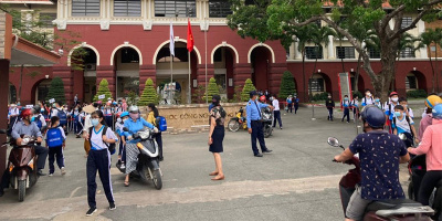 Bất chấp lệnh cấm, trường tại Biên Hòa vẫn để 800 em học sinh đi học