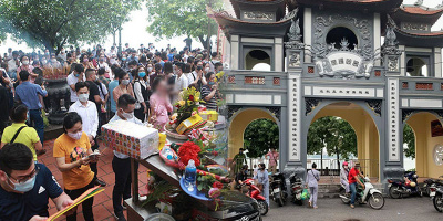 Hà Nội đóng cửa Phủ Tây Hồ do quá nhiều người đến lễ