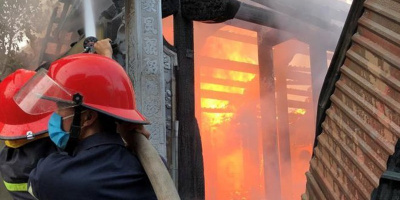 Nhà thờ họ ở Nghệ An bốc cháy dữ dội sau lễ cúng rằm tháng 7