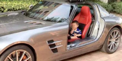 Đón con bằng xe 20 tỷ VNĐ, người mẹ bị trách là làm đứa trẻ khác tự ti