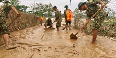 Quảng Trị: Tan hoang, nhầy nhụa đầy bùn đất ngay sau khi lũ rút