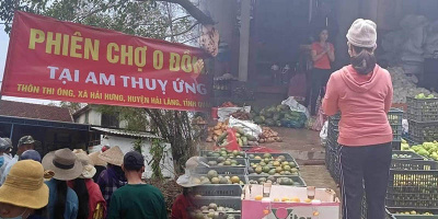Ấm lòng phiên chợ 0 đồng của người dân Quảng Trị sau mưa lũ