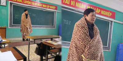 Quá lạnh, thầy giáo ở Bắc Giang trùm chăn kín người đứng giảng dạy