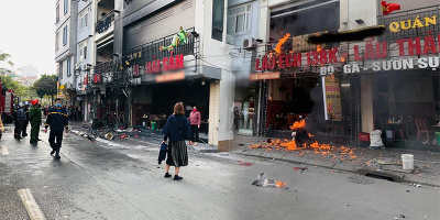 Hà Nội: Cháy lớn tại nhà hàng hải sản trên phố Thượng Đình