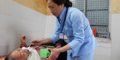 Người phụ nữ 20 năm miệt mài chăm sóc bệnh nhân tâm thần