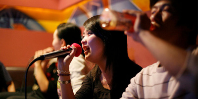 Hát karaoke sau khi nhậu: Rước cả đống bệnh vào người